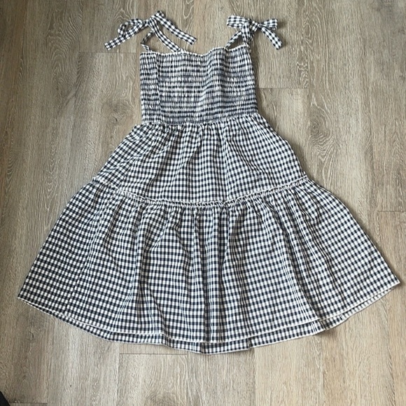 Love Olive Co • Gingham Tiered Dress navy and white tie shoulder - Picture 2 of 8